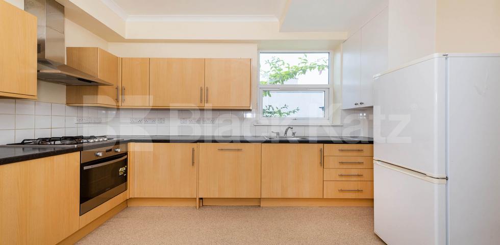 			3 Bedroom, 3 bath, 3 reception Apartment			 High Street North, East Ham E6